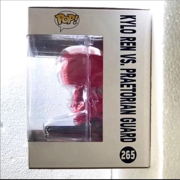 Star Wars 265 Clash on the Supremacy (Kylo) Funko POP Movie Moments Collectible - Picture 4 of 9